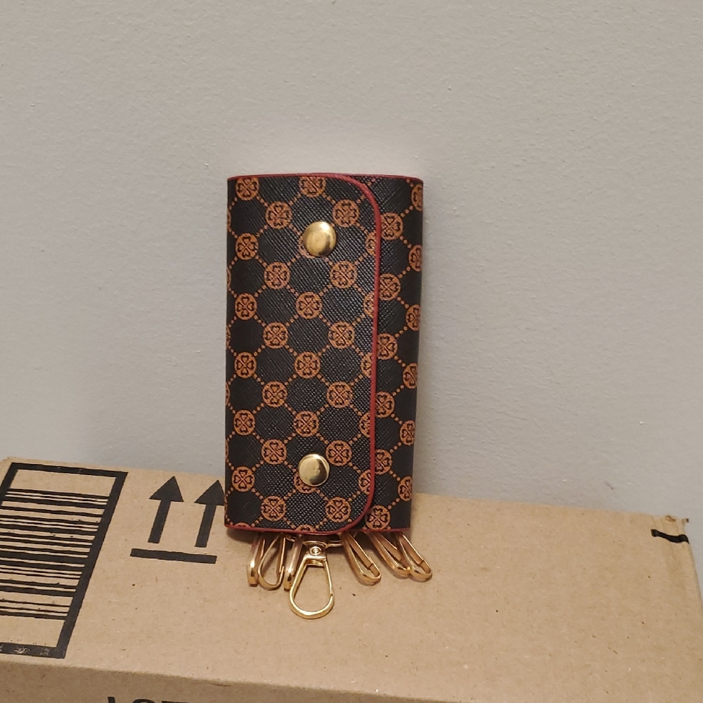 Elegant Black and Gold Key Holder